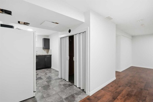 1211 Maitland Drive Ne, Calgary, AB - Indoor Photo Showing Other Room