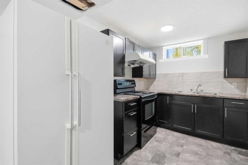 1211 Maitland Drive Ne, Calgary, AB - Indoor Photo Showing Kitchen