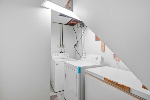 1211 Maitland Drive Ne, Calgary, AB - Indoor Photo Showing Laundry Room