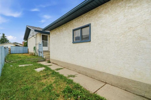 1211 Maitland Drive Ne, Calgary, AB - Outdoor