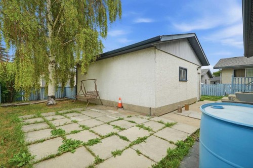 1211 Maitland Drive Ne, Calgary, AB - Outdoor