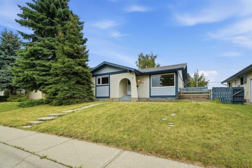 1211 Maitland Drive Ne, Calgary, AB - Outdoor