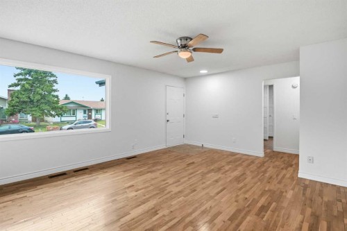 1211 Maitland Drive Ne, Calgary, AB - Indoor Photo Showing Other Room