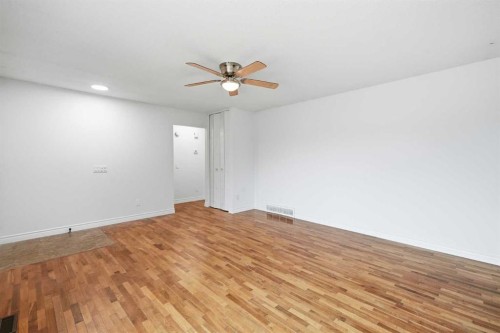 1211 Maitland Drive Ne, Calgary, AB - Indoor Photo Showing Other Room