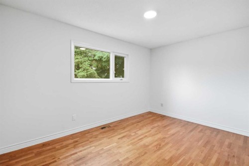 1211 Maitland Drive Ne, Calgary, AB - Indoor Photo Showing Other Room