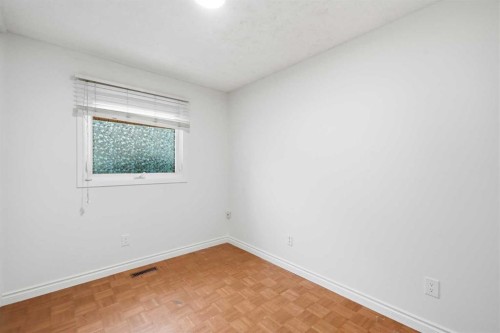 1211 Maitland Drive Ne, Calgary, AB - Indoor Photo Showing Other Room