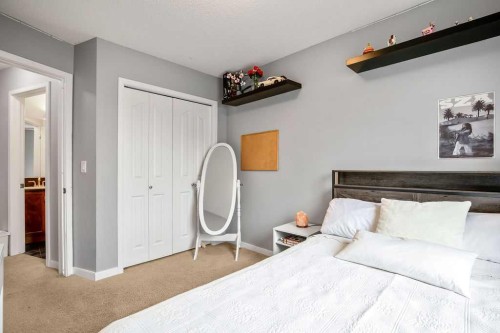 81 New Brighton Heights Se, Calgary, AB - Indoor Photo Showing Bedroom