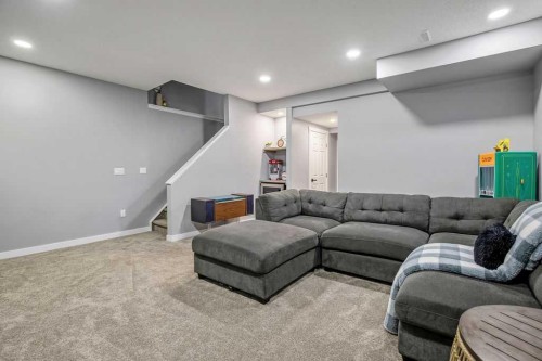 81 New Brighton Heights Se, Calgary, AB - Indoor Photo Showing Living Room