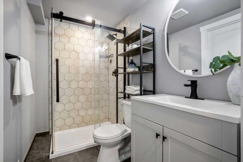 81 New Brighton Heights Se, Calgary, AB - Indoor Photo Showing Bathroom