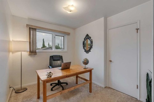 219 Tache Avenue Nw, Calgary, AB - Indoor Photo Showing Office