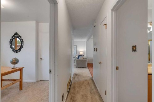 219 Tache Avenue Nw, Calgary, AB - Indoor Photo Showing Other Room