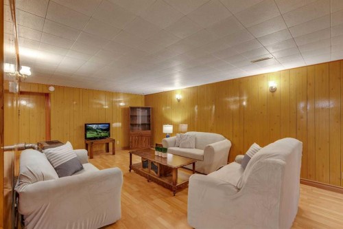 219 Tache Avenue Nw, Calgary, AB - Indoor