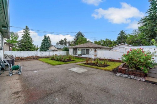 219 Tache Avenue Nw, Calgary, AB - Outdoor