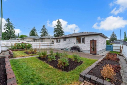 219 Tache Avenue Nw, Calgary, AB - Outdoor