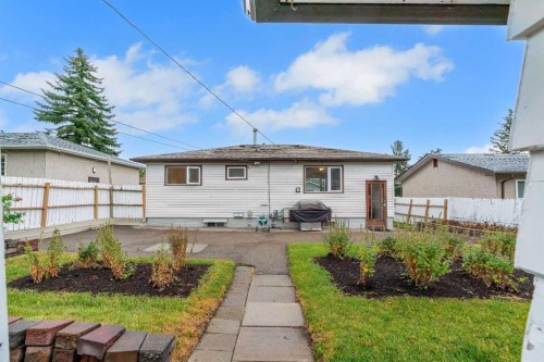 219 Tache Avenue Nw, Calgary, AB - Outdoor