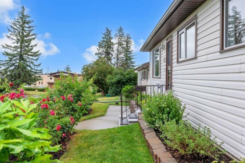 219 Tache Avenue Nw, Calgary, AB - Outdoor