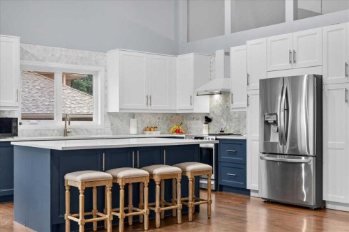 876 Shawnee Drive Sw, Calgary, AB - Indoor Photo Showing Kitchen With Upgraded Kitchen