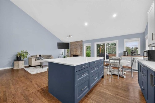 876 Shawnee Drive Sw, Calgary, AB - Indoor Photo Showing Kitchen