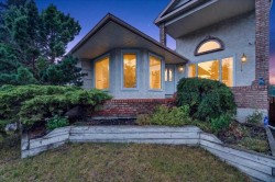 876 Shawnee Drive SW Calgary, AB T2Y 1X3