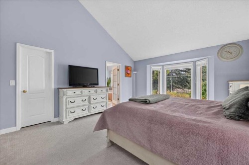 876 Shawnee Drive Sw, Calgary, AB - Indoor Photo Showing Bedroom