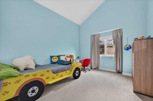 876 Shawnee Drive Sw, Calgary, AB - Indoor Photo Showing Garage