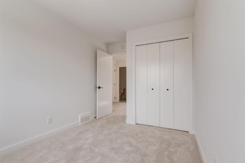 704 Sora Boulevard Se, Calgary, AB - Indoor Photo Showing Other Room
