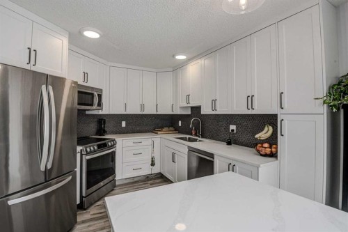 58 Sierra Morena Gardens Sw, Calgary, AB - Indoor Photo Showing Kitchen With Upgraded Kitchen