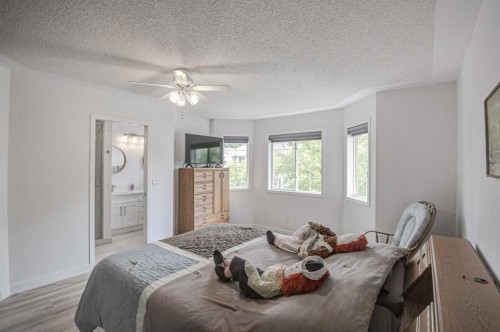 58 Sierra Morena Gardens Sw, Calgary, AB - Indoor Photo Showing Bedroom
