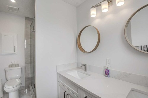 58 Sierra Morena Gardens Sw, Calgary, AB - Indoor Photo Showing Bathroom
