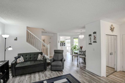 58 Sierra Morena Gardens Sw, Calgary, AB - Indoor Photo Showing Living Room