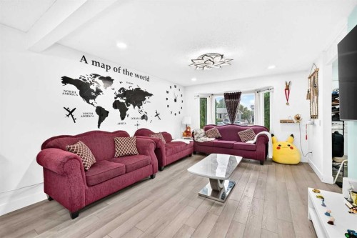 60 Falmere Court Ne, Calgary, AB - Indoor Photo Showing Living Room