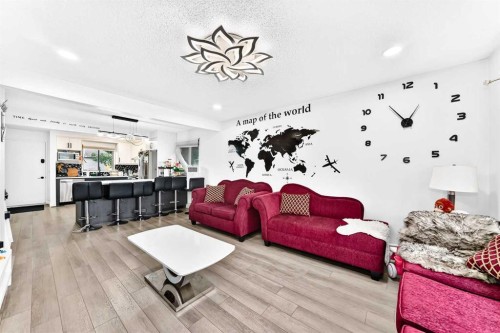 60 Falmere Court Ne, Calgary, AB - Indoor Photo Showing Living Room