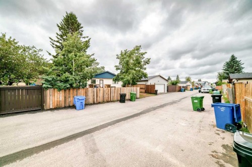 60 Falmere Court Ne, Calgary, AB - Outdoor