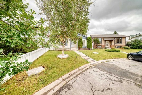 60 Falmere Court Ne, Calgary, AB - Outdoor