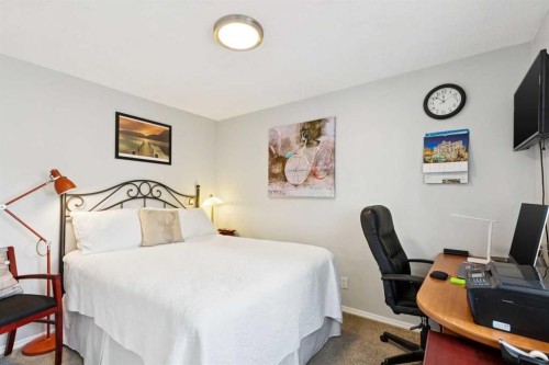 38-3620 51 Street Sw, Calgary, AB - Indoor Photo Showing Bedroom