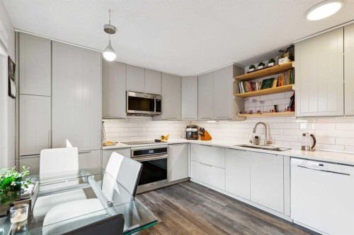 38-3620 51 Street Sw, Calgary, AB - Indoor Photo Showing Kitchen With Upgraded Kitchen