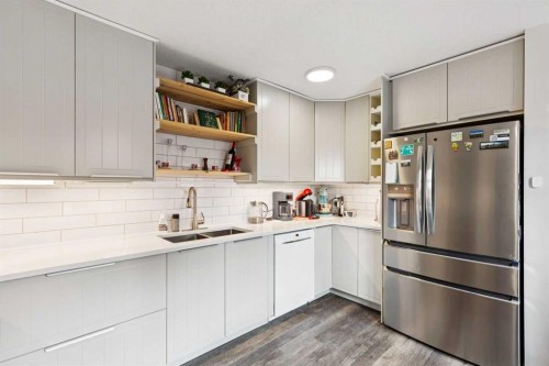 38-3620 51 Street Sw, Calgary, AB - Indoor Photo Showing Kitchen With Double Sink
