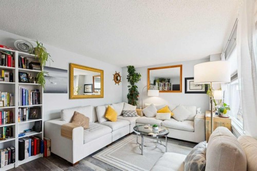 38-3620 51 Street Sw, Calgary, AB - Indoor Photo Showing Living Room