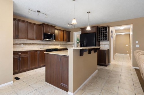 19 Silverado Skies Bay Sw, Calgary, AB - Indoor Photo Showing Kitchen