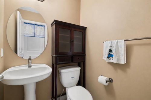 19 Silverado Skies Bay Sw, Calgary, AB - Indoor Photo Showing Bathroom