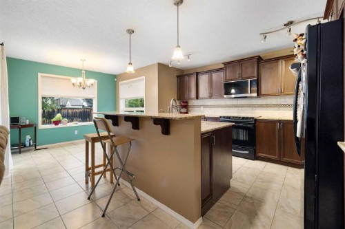 19 Silverado Skies Bay Sw, Calgary, AB - Indoor Photo Showing Kitchen