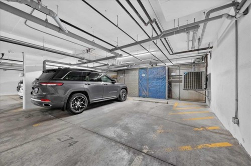 4101-200 Seton Circle Se, Calgary, AB - Indoor Photo Showing Garage