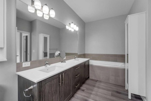 217 Lucas Crescent Nw, Calgary, AB - Indoor Photo Showing Bathroom