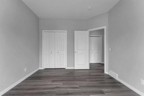 217 Lucas Crescent Nw, Calgary, AB - Indoor Photo Showing Other Room