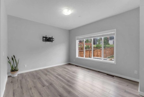 217 Lucas Crescent Nw, Calgary, AB - Indoor Photo Showing Other Room