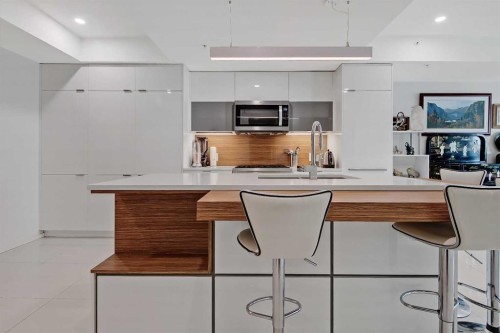 307-1020 9 Avenue Se, Calgary, AB - Indoor Photo Showing Kitchen With Upgraded Kitchen