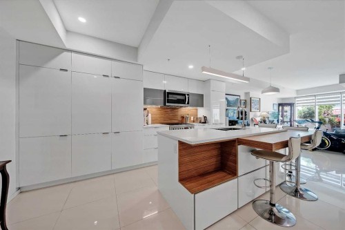 307-1020 9 Avenue Se, Calgary, AB - Indoor Photo Showing Kitchen