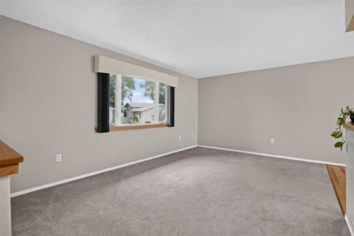 152 Maddock Way Ne, Calgary, AB - Indoor Photo Showing Other Room