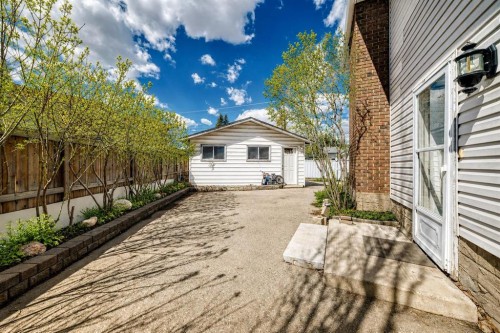 204 Whiteview Close Ne, Calgary, AB - Outdoor