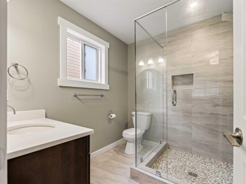13704 Deer Run Boulevard Se, Calgary, AB - Indoor Photo Showing Bathroom